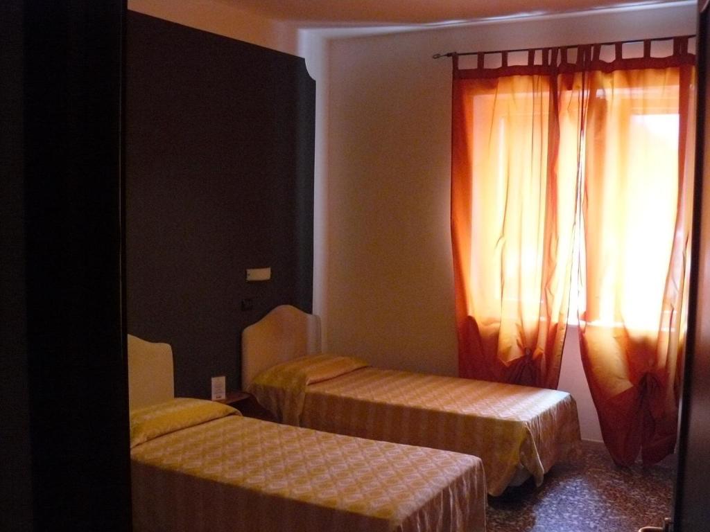 Hotel Vittoriano Τορίνο Δωμάτιο φωτογραφία